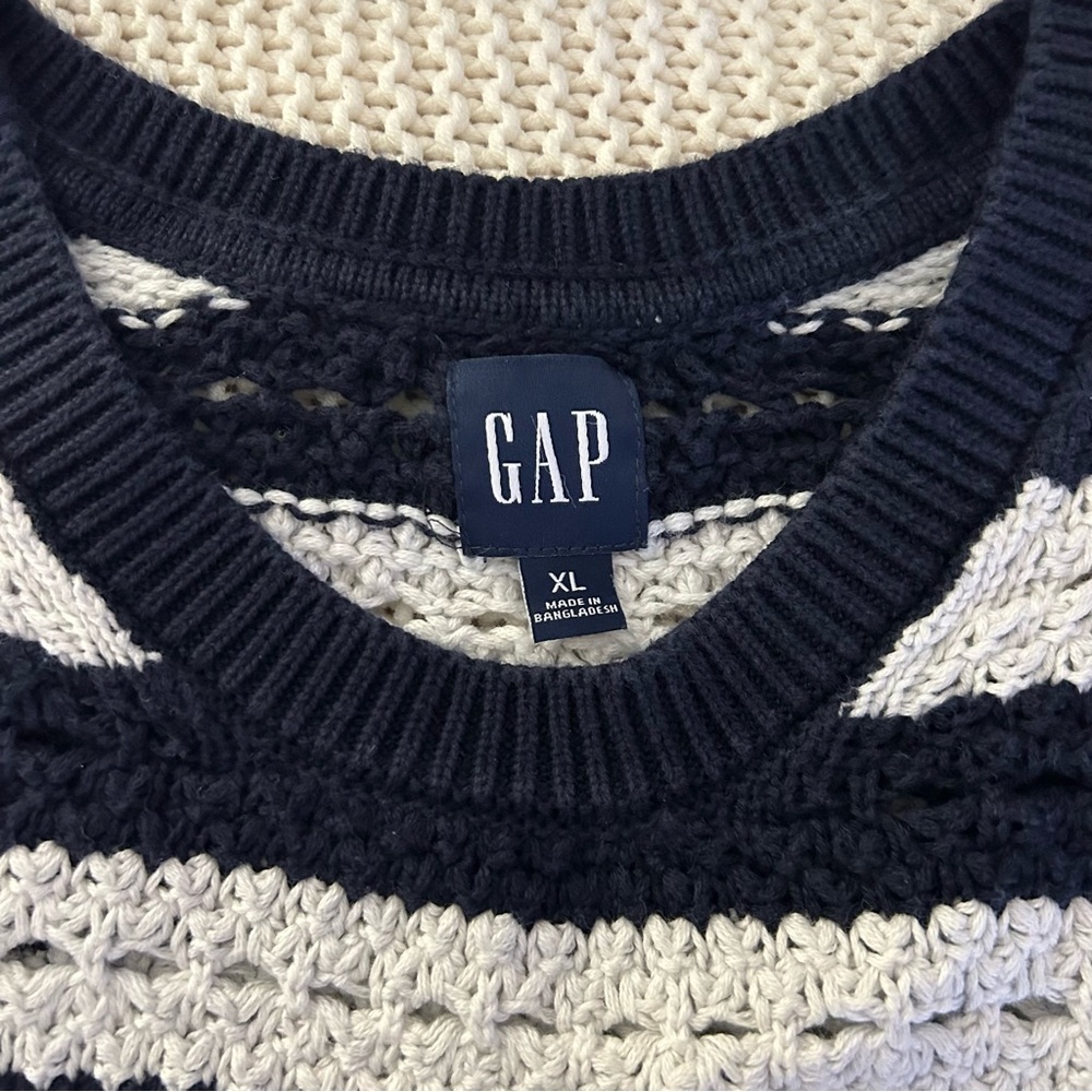 Gap Sweater - Picture 2 of 7